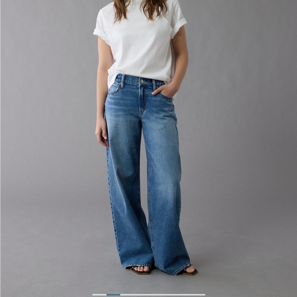 AE strigid low rise ultra wide jeans size 2 xlong nowt